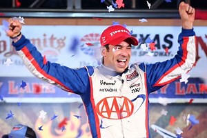 Castroneves wins to seize IndyCar points lead