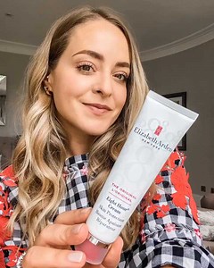 Getting ready for summer vacay? You’ll want to pack the multi-purpose, can-do-it-all Eight Hour Skin Protectant. The legendary, award-winning cream not only calms, protects and hydrates dry skin but also: Doubles as a lip balm ✔️ Tames brows ✔️ Can be used as an all-over highlighter ✔️ Tames flyaways ✔️ Stock up on Eight Hour Cream Skin Protectant now: http://ms.spr.ly/6182n3HGy 📸: @fleurdeforce on Instagram | Elizabeth Arden