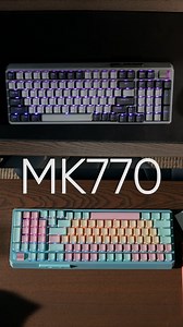 Cooler Master MK770: Deine Individualität, dein Spiel Die MK770 Hybrid Wireless ist die perfekte Wahl für Gamer, die Präzision und Individualität schätzen. Ihr kompaktes Layout sorgt dafür, dass du immer die wichtigsten Tasten griffbereit hast, während blitzschnelle Konnektivität und höchster Komfort lange Gaming-Sessions zum Vergnügen machen. 🔹 Hybride kabellose Konnektivität für sofortige Reaktionszeiten 🔹 Kailh Box V2 Switches für präzise und zuverlässige Performance 🔹 PBT Double-Shot Keyc