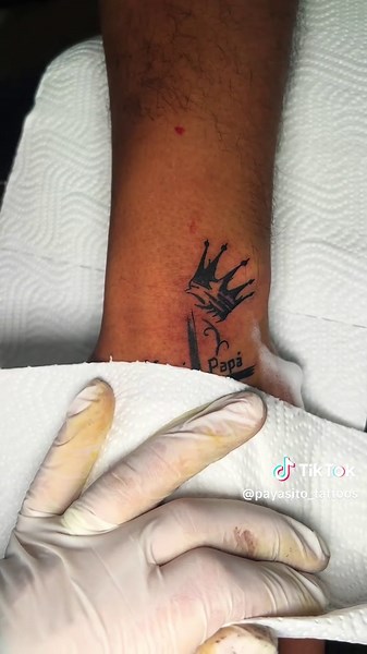 Tatuaje familiar: ideas y significado para mamá, papá y hermanos
