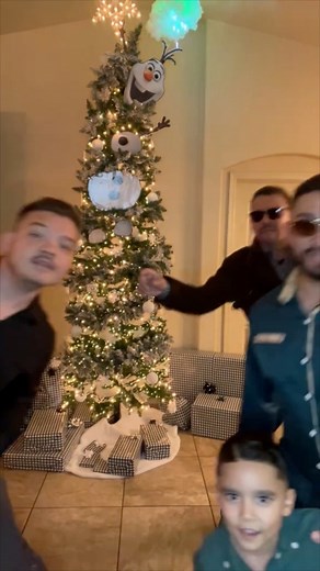 Hope you had a Merry Christmas and Wishing You Happy Holidays Fam!#8monthspregnant 🙏🥰💗 | The Dal Fam