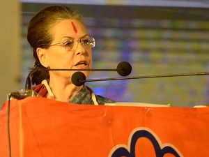 తెలంగాణ నుంచి హామీ ఇస్తున్నా!: ఏపీకి ప్రత్యేకహోదాపై సోనియా గాంధీ ప్రకటన