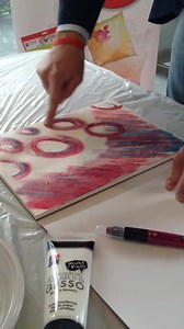 Lieber Fan, Du kennst noch nicht das Trendthema des Jahres? Dann lass Dir sagen, dass das Experimentieren mit Farben, Materialien und Malgründen absolut angesagt ist - verleih` Deinen Gefühlen Ausdruck! Gestalte zum Beispiel ein Artwork ganz nach Deinem Geschmack - hast Du Lust auf etwas Buntes, dann mach` es bunt! Du willst nicht mit dem Pinsel arbeiten, sondern Deine Finger in Farbe tauchen, dann tue es! Du willst den Marabu Art Crayon ausprobieren, dann mach` es nicht heute... ;) Mit Marabu M