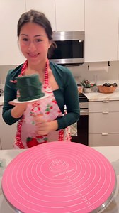 373K views · 18K reactions | Decorando un mini cake color verde esmeralda ✨ todo un reto #cakedecorating #baking #pasteleria | La Cereza del Pastel | Facebook