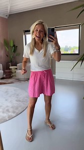 41 reactions · 12 comments | Je favoriete broekje voor op vakantie, naar het strand, in de tuin, op je vrije dag, naar het zwembad, in de auto, op de camping, naar de Efteling…勺✨☀️ €29,99 | 7 kleuren | MORGENAVOND online https://bit.ly/425SPtl | Sweet Jewellery | Facebook