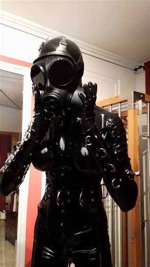 Time to take off the gas mask!What's under the gas mask? @studio_gum hood!#latex #rubber #studiogum #latexhood #rubberhood #fetish #latexfetish #kinky #bdsm #gasmask #corset #highheels #drone #faceless #femboy #shiny