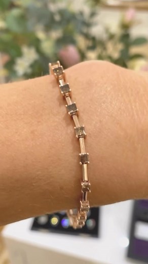 11 reactions | Bespoke rose gold bracelet! Featuring an arrangement of natural chocolate diamonds. #diamondbracelet #bracelet #serendipitydiamonds #chocolatediamonds | Serendipity Diamonds | Facebook