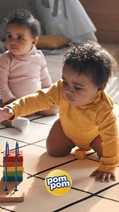 Brincar, explorar, descansar… a rotina do bebê é cheia de descobertas! E a Fralda Clássica da Pom Pom tá pronta pra acompanhar cada momento com conforto pro bebê e tranquilidade pra você!  | Pom Pom Fraldas | Facebook