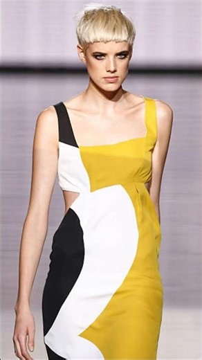 Agyness Deyn Versace Runway Compilation.