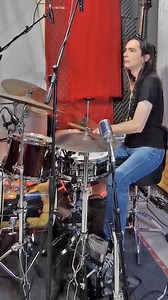 Sábado de tupa tupa swingero... toca 350 pistas sin batería GRATIS en comentarios! David Adrián - Drums | David Adrián - Drums