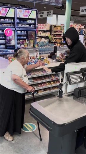 37K views · 189 reactions | Senior woman touched by kind gesture. | Tips & Tricks | Facebook