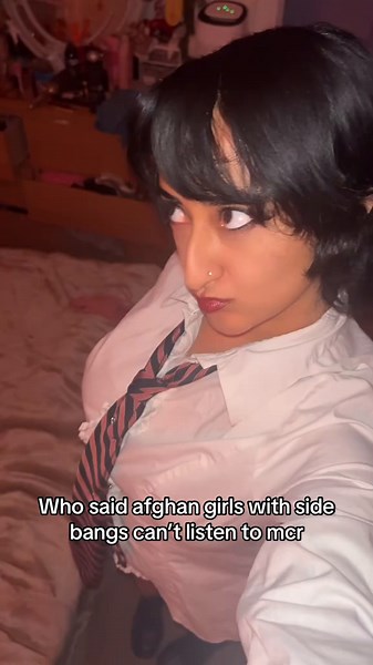 I hope I get to kiss a girl tonight 🤞🏽 #desi #afghan #brave #fakefan