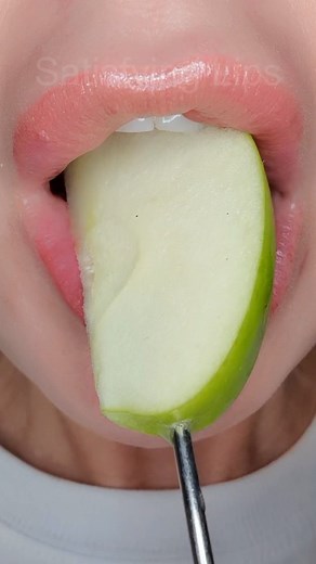 55K views · 1.8K reactions | ASMR Satisfying Eating Fresh Crunchy Apple  #asmr #fruit #satisfyinglips | Satisfying Lips | Facebook