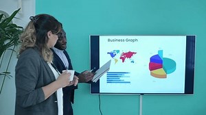 Reife Weibchen mit Überprüfung der Kaffeetasse: Stockvideos & Filmmaterial (100 % lizenzfrei) 1107755089 | Shutterstock