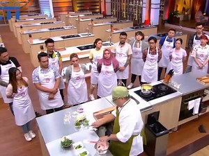 2.1K views · 3.5K reactions | Demo masak dari chef Ragil membuat papeda dan ikan kuah kuning, tapi jujur papedanya dikit amat chef  ( MasterChef Indonesia season 7 ) #viral #trending #masterchefindonesia #fyp | Aci Putra | Facebook