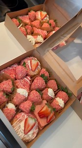 The sampler box will hit everytime. 🍓 . . Available for Sunday funday. Text your orders in now 📲 813.856.8715 . . . #fyp #sampler #prettylittleberries #prettylittleberriesandsweets #tampadesserts #baker #treatmaker #strawberryshortcake #strawberrycrunch #strawberries #food #foodie #yummy #delicious #foodporn #tampaflorida #tampabakery #cheesecake #brownies | Pretty Little Berries & Sweets