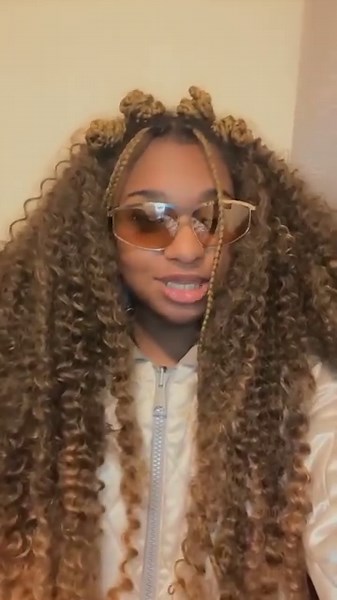 Aceitas o convite da NENNY? Na próxima segunda-feira, dia 18 de Dezembro, vem celebrar e fazer acontecer em mais um concerto Arena Live no Arena Lounge Casino Lisboa! ⚡ Esperamos por ti! ➡️ Entrada livre. Reserva de mesa com jantar (Menu Arena Live): +351 916 350 679 (12h00/21h00)  arenalounge@f4fun.pt https://arenalounge.pt/reservas/ Menu Arena Live: https://bit.ly/MenuArenaLive | Arena Lounge | Facebook