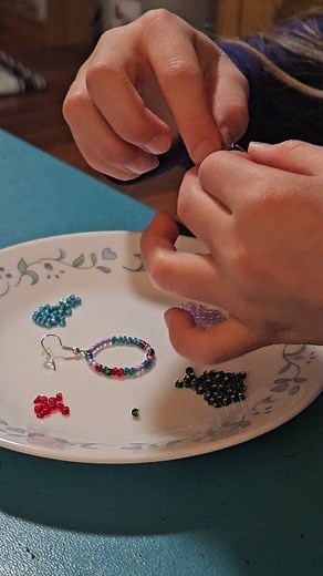 #indigenouspride #alaskanative #alaskanativeart #beadedearrings #teachthemyoung #ilovemydaughters | Mylene King