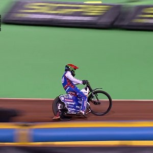 72K views · 1.4K reactions | DAN BEWLEY WITH THE SPRINT DOUBLE ‍ He remains the only rider to win an #SGPSprint, making it two from two in Cardiff after winning the first in Warsaw 磊 磊 Tickets available for tomorrow here  bit.ly/BritishSGP2024  #FIMSpeedwayGP | #BritishSGP | FIM Speedway Grand Prix | Facebook