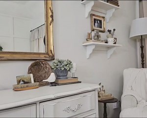 How to style your thrift store finds #thriftstorefinds #thriftedstyle #vintagestyle ##thriftedvsstyled | Julie's Designs & Signs