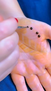 15K views · 23 reactions | Snake bites mark into shaded hearts  mandala using hacks and snake track fingers #henna | SK Henna | Facebook