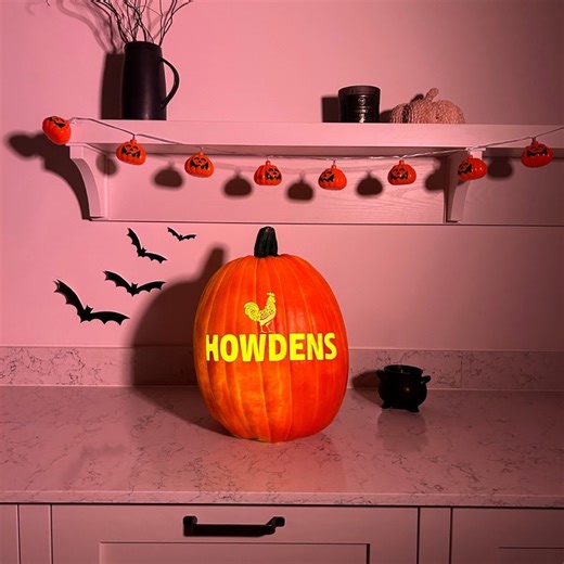 Ready, set, ghoul! It's time to transform your kitchen with some Halloween decor. 👻 Worktop featured: Bespoke Silestone White Arabesque Quartz - hwdn.uk/BespokeSilestoneWhiteArabesqueQuartzWorktop | Howdens