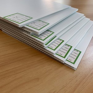 [Hot Item] Customized 2mm-12mm Waterproof 4X8 PP Coroplast Sheet Printing Coroplast Sheets