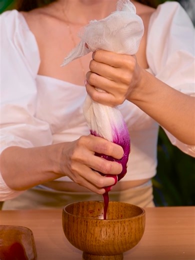 161K views · 950 reactions | Now that will be interesting to try: Homemade lipstick out of natural roses | 5-Minute Crafts GIRLY | Facebook