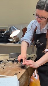 20K views · 3.1K reactions | This is how to do the fingerboard of a violin 蝹 #geige #violin #luthier #violinmaker #woodcraft #workshop #wood #cello #viola #woodworking #geigenbauer #ebony | Jessica.violins | Facebook
