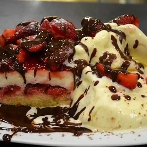 You would never believe these dishes actually exist! Indulge in the most delicious traditional sweets of Athens at the famous "Serbetia" (Τα Σερμπέτια στου Ψυρρή) in Psiri! Their yard literally smells sugar, cinnamon and syrup! | Athens Guide