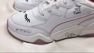 #Bella時髦編 老爹鞋根本買不膩呀🤑Puma這次聯名再推美腿鞋款真的好燒‼‼ 鞋櫃裡永遠都缺一雙鞋R~ 🔜 http://bit.ly/31OCHh2 儂編好無聊快來陪我吧 ❤ 🤩 加入 IG 👉 https://goo.gl/KmWW3Q 😘 追蹤 LINE@ 👉 https://goo.gl/ACknCM #Bella儂儂 #Bellataiwan #做自己最時尚 #Puma #鞋子 #休閒鞋 #運動鞋 #聯名 #老爹鞋 #新款 | Bella Taiwan 儂儂