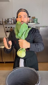 2.6K views · 584 reactions | Hast du gewusst, dass man Kohlrabiblätter essen kann? In einer Mischung aus Salz und Zitrone blanchiert und dann mit Reis gefüllt, stehen sie den klassischen Weinblättern in Nix nach! Ich mache mir in den Reis gerne Zwiebel,Apfel, frische Kräuter und ein paar Sonnenblumenkerne deiner Fantasie sind da keine Grenzen gesetzt! #slowfood #kohlrabi #rezepte #vegan #mezze gegenlebensmittelverschwendung | Patrick Bellahouel | Facebook