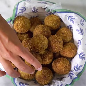 4.3K views · 106 reactions | Bolinho de Arroz e Bacalhau I Aposto que...