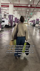 Chica que ama comprar: cómo las compras levantan el ánimo
