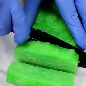 39K views · 316 reactions | Kue Singkong Pandan Kukus | Aneka Resep Kue | Facebook