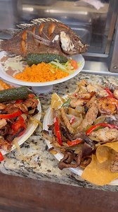 El Mercado de Las Pulgas más grande de Georgia se halla localizado en la ruta hacia Atlanta, y durante mucho tiempo fue conocido como Pendergrass Flea Market. Después fue rebautizado como La Vaquita. Para los amantes de este tipo de mercados populares, puede ser un buen programa hacer una parada cuando se desplacen con fines de entretenimiento a Atlanta. Está aproximadamente a una hora y media de Greenville. Cuenta con 250.000 pies cuadrados de superficie, semanalmente habilita 700 espacios para