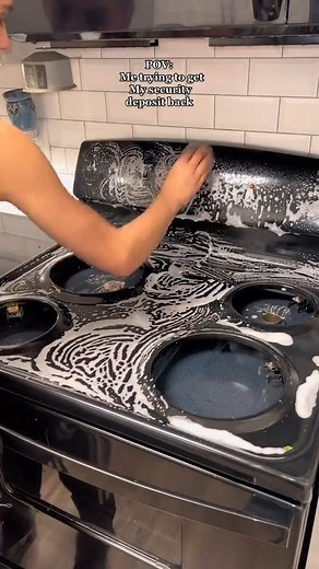 POV: Me trying to hey my security deposit back.. 😨🧼 (🎥 tt: .honeye) #reels #cleaning | Clean With Me