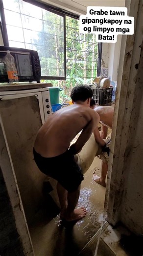 #cleaning #secondday #tyaphoontinoph #calamities #tinoph #naturaldisaster #cebutyphoon #compostelacebutyphoontinoswrath #dailygrind #forcemajure #takecareofnature #bangoncebu | Jojie Polia dela Torre
