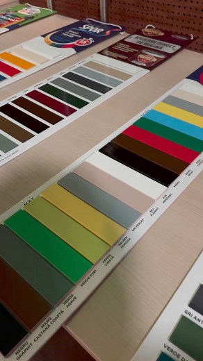 În cadrul modulului 8 al cursului Inside Academy, am avut oportunitatea de a învăța de la prietenii noștri de la Policolor! 🎨 O prezentare completă, despre cum putem revitaliza diverse obiecte deteriorate, cum alegem produsele adecvate pentru fiecare tip de material, despre cum identificăm produsele care nu sunt dăunătoare sănătății și multe altele! Prezentarea s-a încheiat cu o demonstrație practică, unde am văzut cum se aplică anumite produse speciale pentru efecte creative ❤️ Cursanții au fo