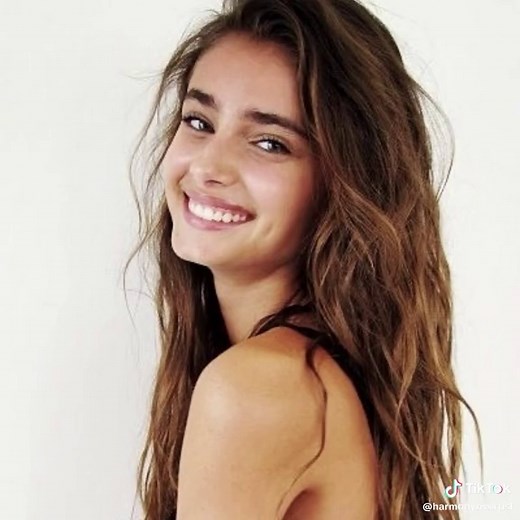 Taylor Hill: Behind the Scenes of a Victoria's Secret Model