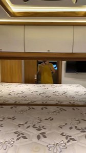 Motorhome Globe em Chassi Mercedes Sprinter 517 Hi-Tech Completo Apenas 14 mil kms! Valor à vista por tempo limitado! R$799.000,00 ☑️Carteira de Habilitação B; ☑️Ano: 2024; ☑️14.000 km; ☑️Homologado para 6 pessoas ☑️Bancos em couro tipo exportação com base giratória. ☑️Painel da cabine revestido em couro premium ☑️Mini câmera de ré permanente instalada em cima do painel; CASA: 2024 ✅2 painéis solares de 405W com controlador MPPT; ✅3 baterias estacionárias 220A; ✅Carregador Victron Orion; ✅Invers