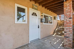 1031 Country Club Dr, Escondido, CA 92029