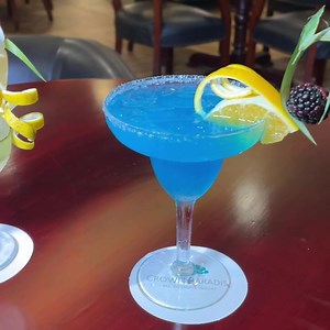 Enjoy the nightlife at our Trafalgar Bar. This could be your breathtaking evening view after a sunny day at the beach 🥂🎱 | Crown Paradise Club Cancún