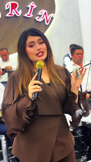 O Yar Gəlir: Yaban Gül Təsiri