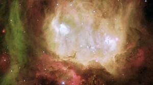 发射星云NGC 2080恒星形成区星际气体和尘埃柱细节