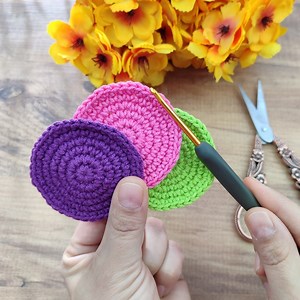 56K views · 1.3K reactions | Crocheted smiley face keychain model | Lady Loves Knitting | Facebook