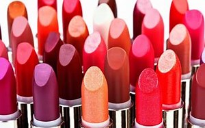 1.1K views · 21 reactions | If you're as obsessed with lipstick as we are, then you NEED to see this!  via Refinery29 | Wear Is The Discussion | Facebook