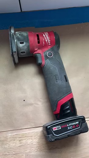 Smoothing surfaces has never been easier with the Milwaukee 2531-20 sander in action! 🙌🏼✨Available on our site. Free shipping. #shopfao #milwaukeetools #milwaukee | Factory Authorized Outlet