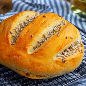 195K views · 453 reactions | Rumiany, pyszny, pachnący chleb domowy! Pieczenie chleba to wspaniała przygoda! | Smaczny | Facebook