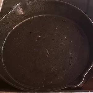 How to searing scallops in a cast iron pan. To sear the scallops from both sides nice caramelized and avoiding dehydration you need a very hot surface. A cast iron pan is one of the the best and traditional methods to get the best results. | Chef's Recipes